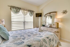 6 bedrooms, desk, iron/ironing board, travel cot