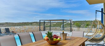 Villa RE mit beheizter Pool und Spa