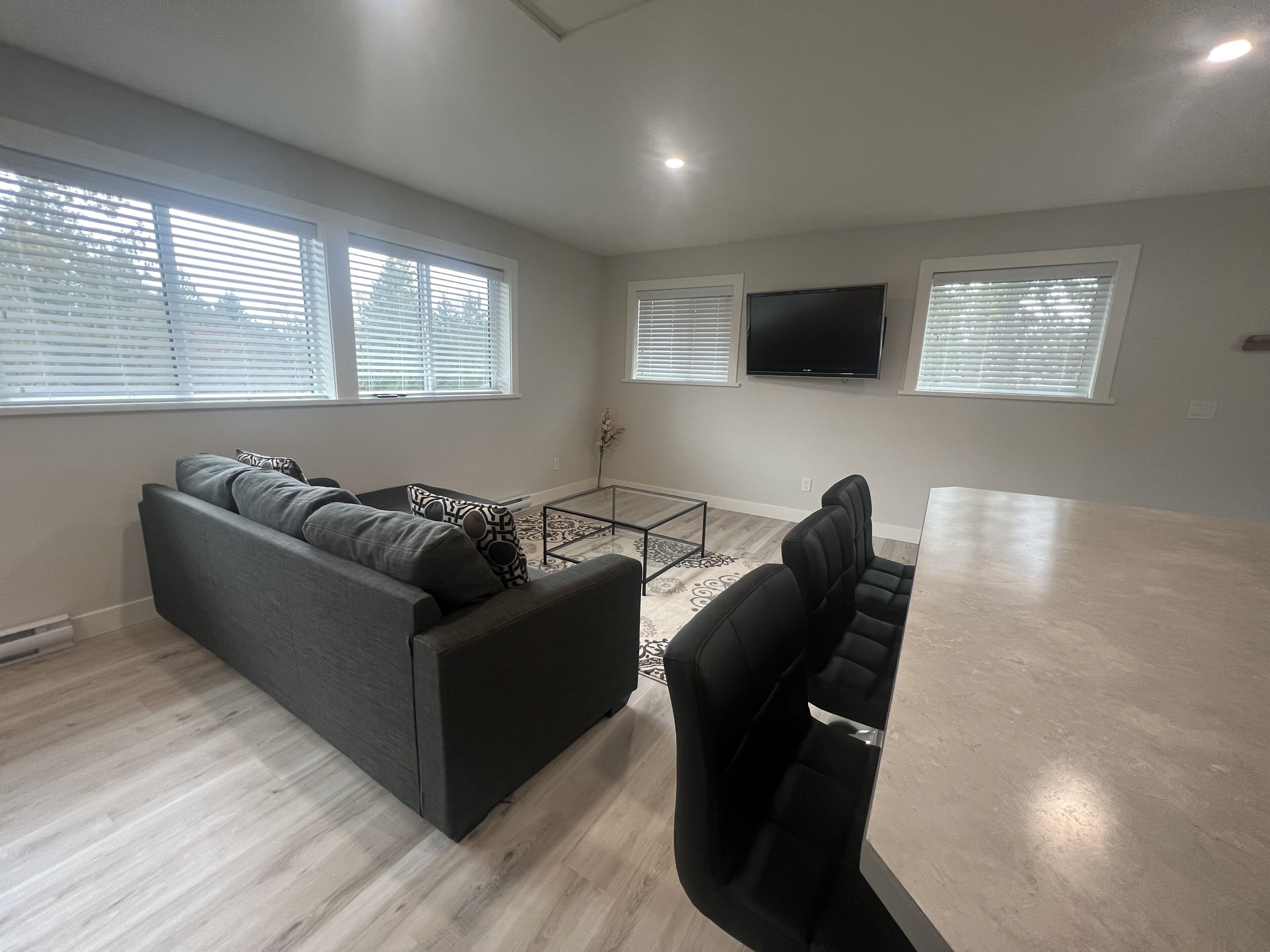 Separate Sunny Studio close to the Beach!