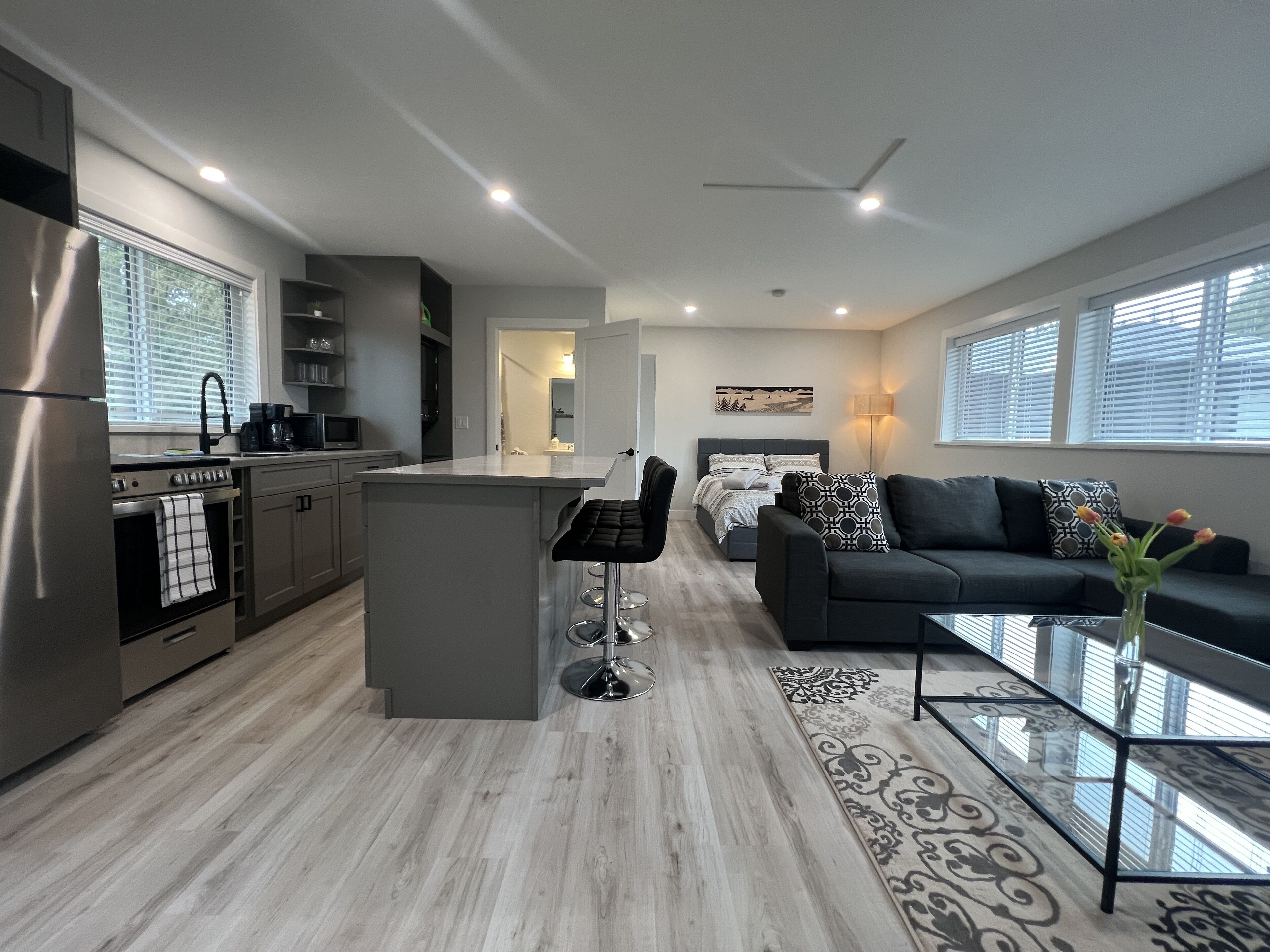 Separate Sunny Studio close to the Beach!