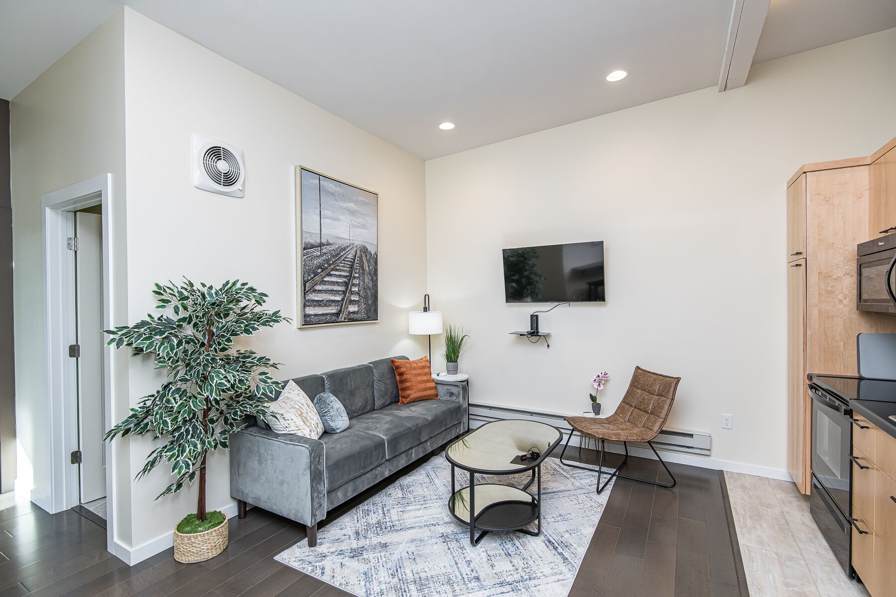 Luxury 2Bed/1Bath Downtown Condo