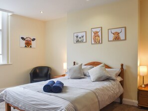 2 bedrooms, free WiFi, bed sheets - This well-presented, first floor apartment is centrally located in Scarborough. (Scarborough)