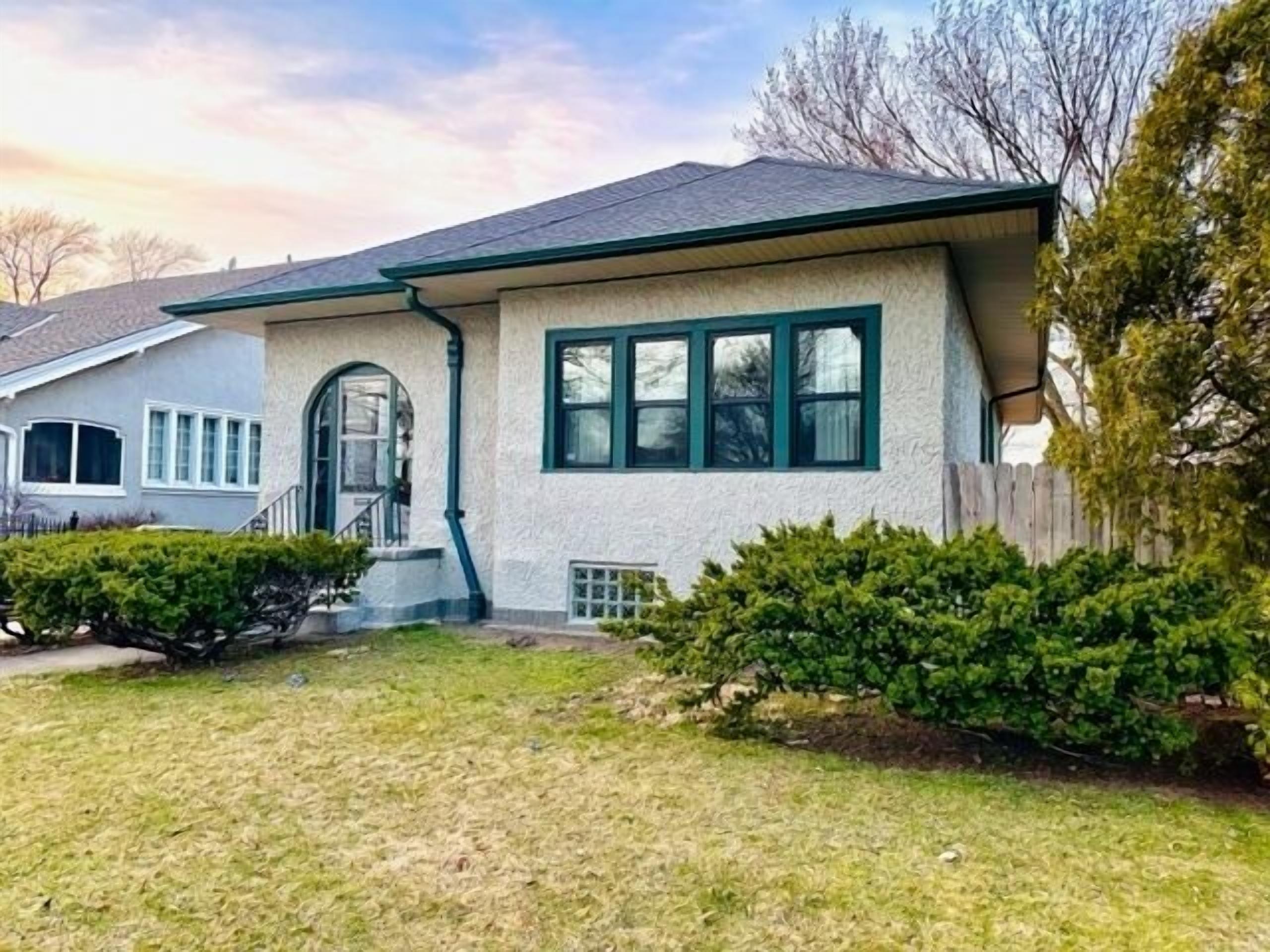 Story Hill Bungalow walking distance to ballpark