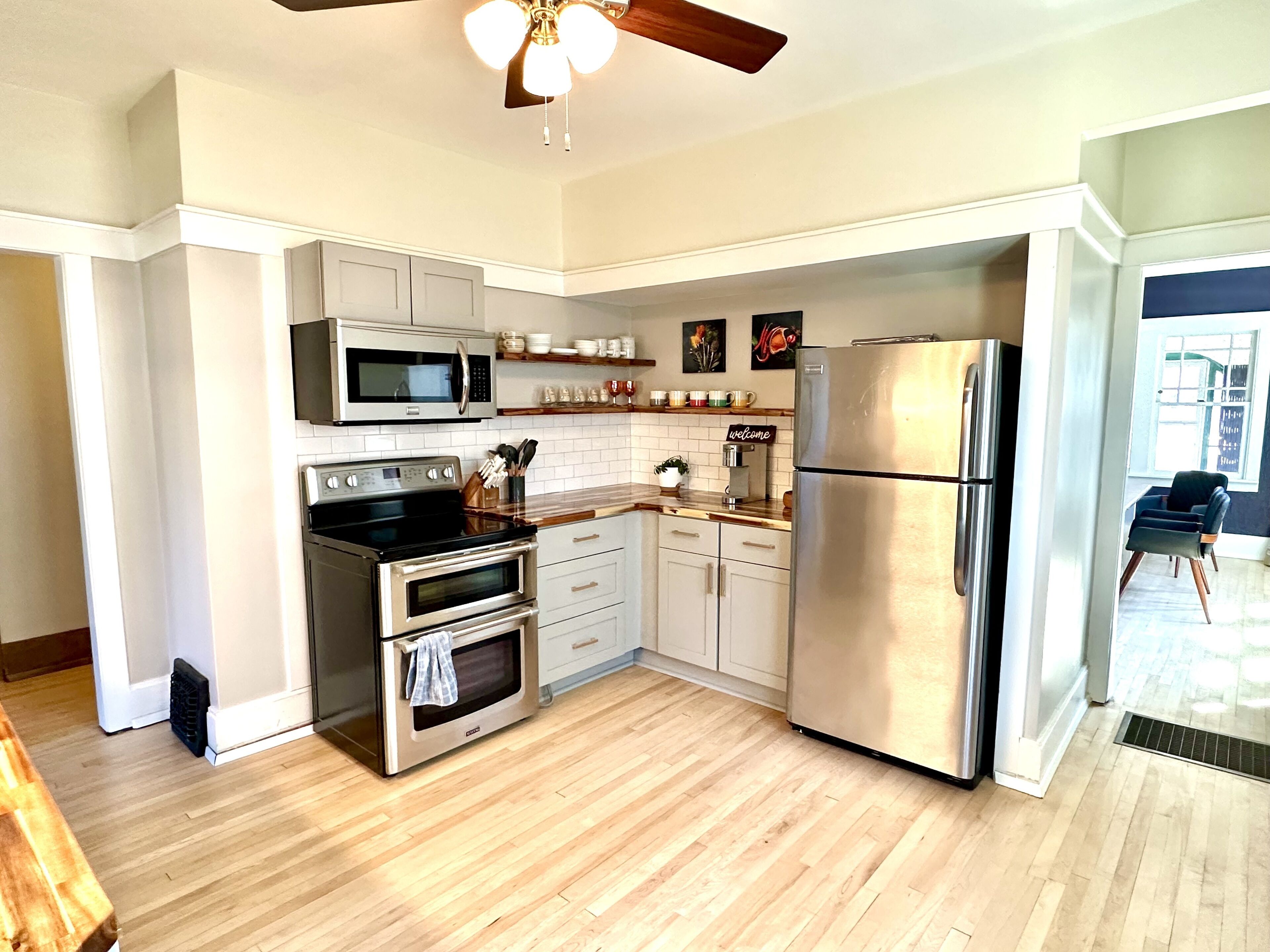 Story Hill Bungalow walking distance to ballpark