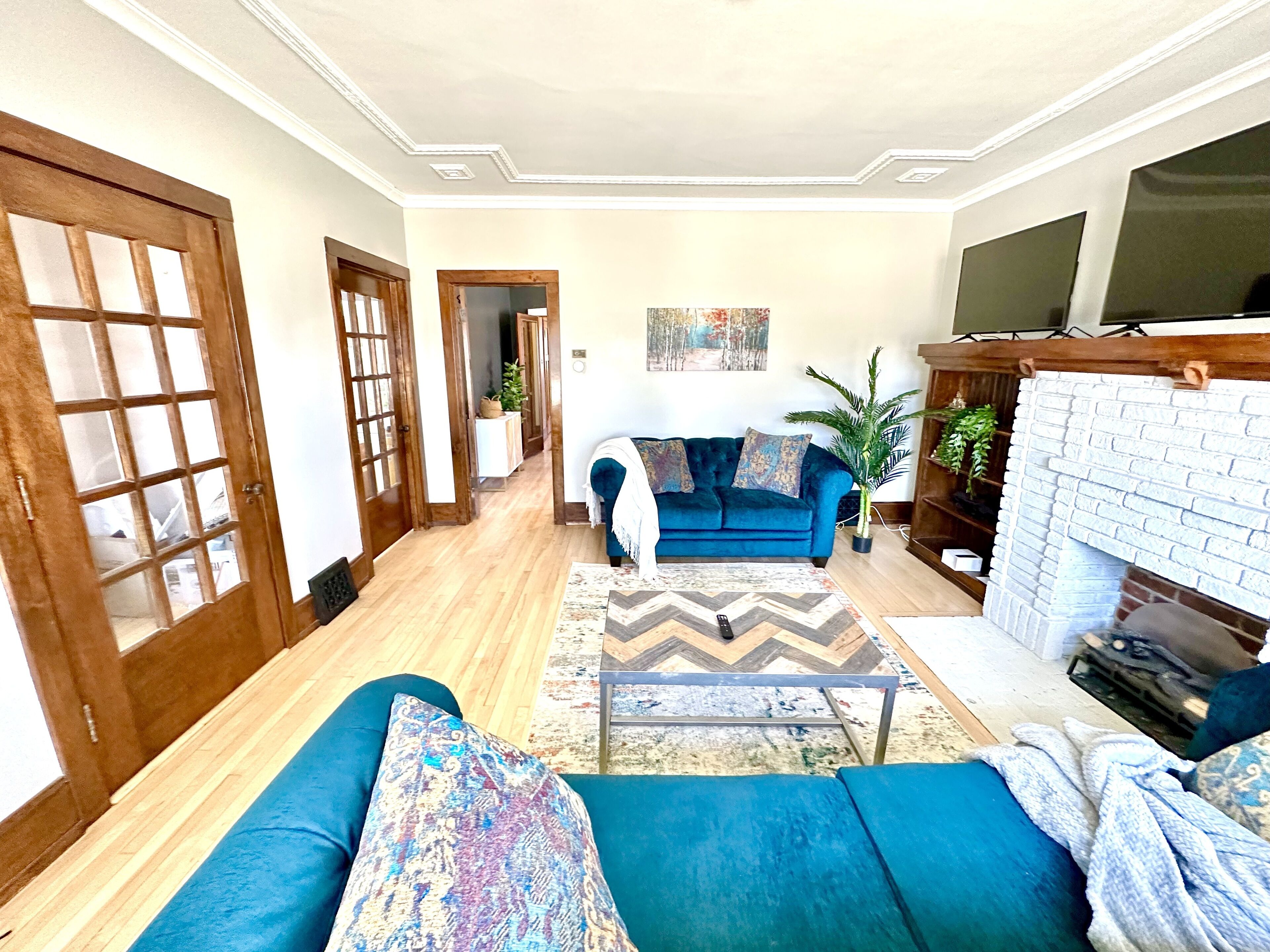 Story Hill Bungalow walking distance to ballpark