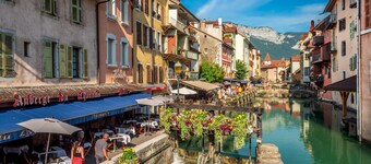 Escape and comfort 8-bed house with swimming pool