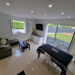 Smart TV, fireplace - Escape and comfort 8-bed house with swimming pool (Val de Chaise)