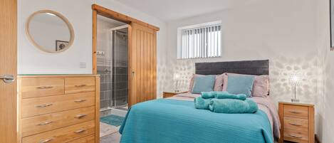 1 dormitorio, tabla de planchar con plancha, cuna de viaje y wifi gratis