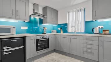 Fridge, microwave, oven, coffee/tea maker