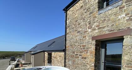 Caldey Sea View Cottage with Hot Tub- Dog Friendly