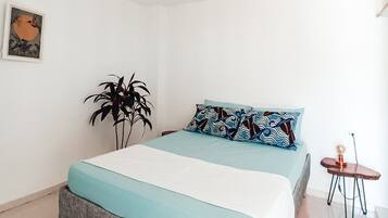 1 habitación, escritorio, wifi gratis y ropa de cama