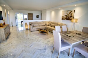 TV - Palmes d'Or Properties - Ref VEZ (Cannes)