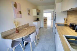 Kühlschrank, Mikrowelle, Ofen, Geschirrspüler