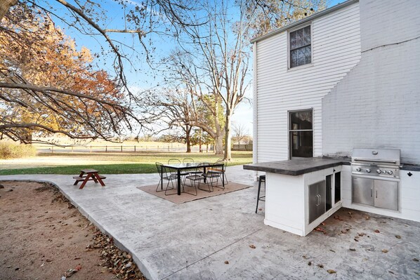 Outdoor dining