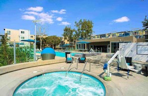 Piscine extérieure, piscine chauffée