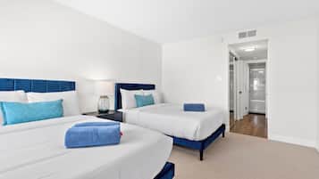 2 Schlafzimmer, Schreibtisch, Bügeleisen/Bügelbrett, Reisekinderbett