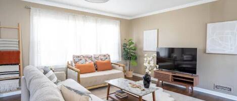 Smart TV, futbolito y libros