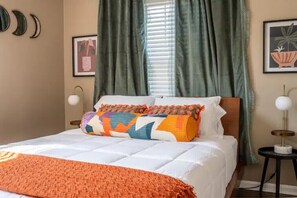 3 bedrooms, iron/ironing board, travel cot, free WiFi - Modern Retreat Home, Movie Theatre, 3 Bed 2 Bath (Overland Park)