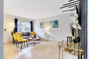 TV connectée, jeux vidéo, table de tennis de table, espaces bureaux