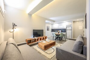 TV - apartamento en arturo soria para 6 personas de alquiler temporal (Madrid)