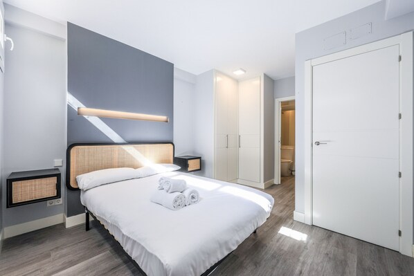1 bedroom, iron/ironing board, free WiFi, bed sheets - apartamento en arturo soria para 6 personas de alquiler temporal (Madrid)