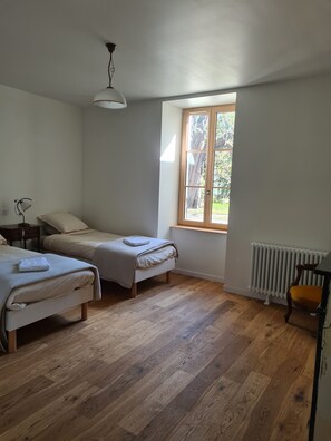 8 bedrooms, Internet, bed sheets