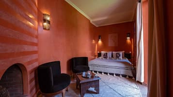 Suite Luiza | Premium bedding, down comforters, in-room safe, individually decorated