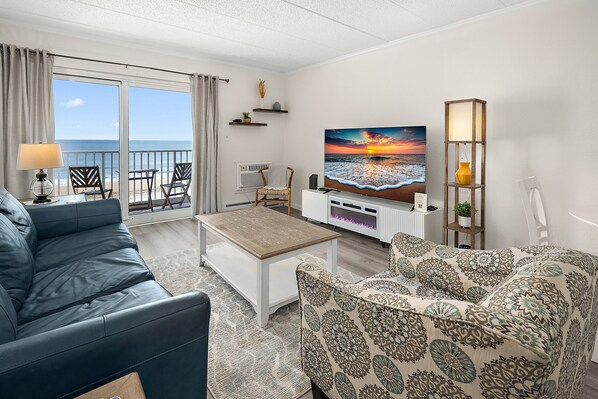 Smart TV, fireplace