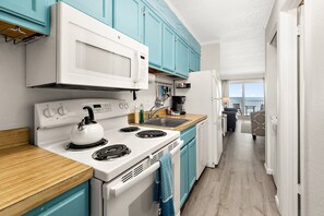 Fridge, microwave, stovetop, dishwasher