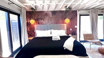 Iron/ironing board, free WiFi, bed sheets