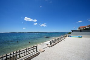 Una playa cerca