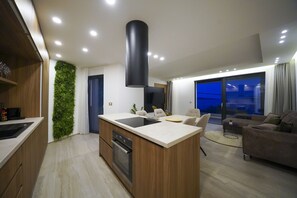 Refrigerador, microondas, horno, lavavajillas