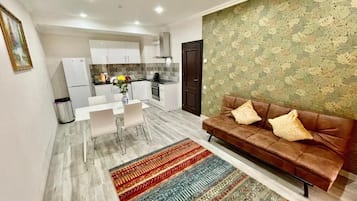 Classic Apartment | 1 bedroom, Egyptian cotton sheets, hypo-allergenic bedding, down duvets