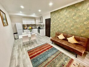 Classic Apartment | 1 bedroom, Egyptian cotton sheets, hypo-allergenic bedding, down duvets - Premier City Apart Hotel Chisinau (Chisinau)