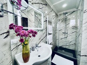 Bathroom - Premier City Apart Hotel Chisinau (Chisinau)