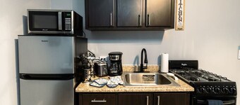 Green Mountain Studio 2, pool table-7 min to beach