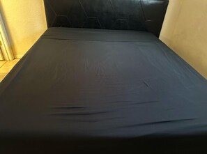 5 habitaciones, tabla de planchar con plancha, wifi y ropa de cama 