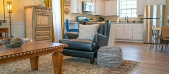 Downtown Eureka Springs 3mi+King Bed+Kitchen+Deck