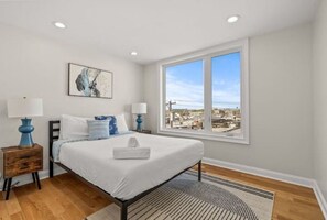 2 bedrooms, desk, iron/ironing board, free WiFi