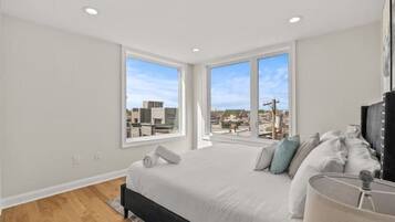 2 slaapkamers, een bureau, een strijkplank/strijkijzer, gratis wifi