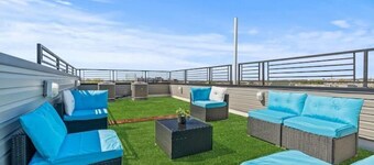 Philly Skyline View Home w/ Hot Tub & Games