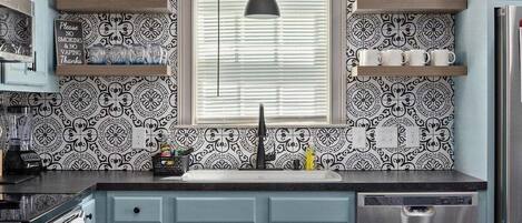 Réfrigérateur, micro-ondes, four, lave-vaisselle