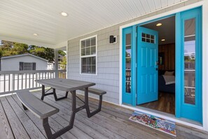 Outdoor dining - Cozy Beach Cottage | 3BR Pet-Friendly w/ Grill (North Myrtle Beach)