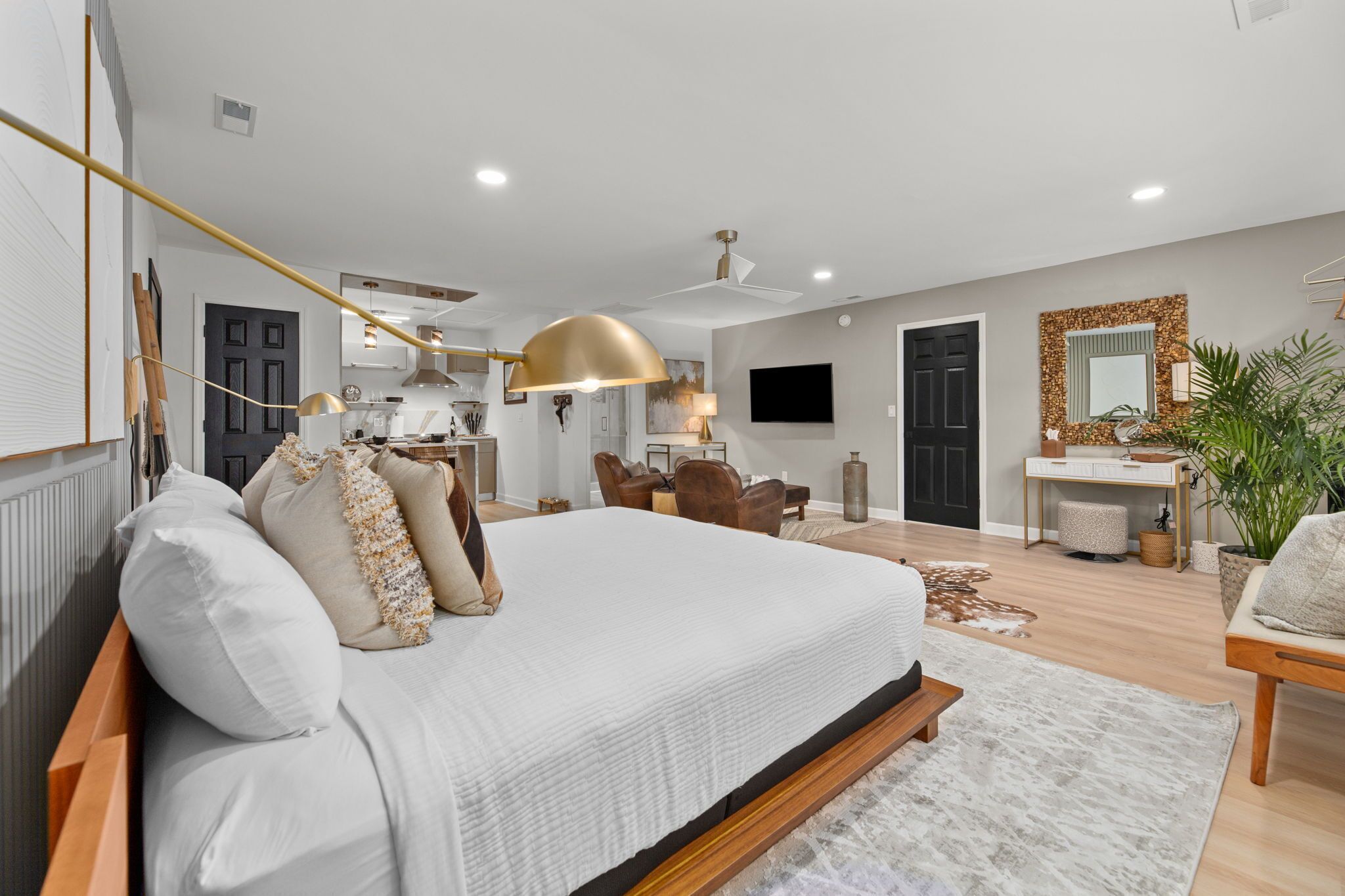 办公桌、熨斗/熨衣板、免费 WiFi、床单