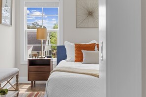 4 Schlafzimmer, Schreibtisch, Bügeleisen/Bügelbrett, kostenloses WLAN