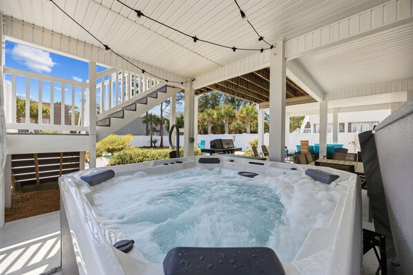 Outdoor spa tub