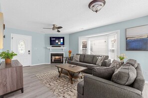 Smart TV, fireplace, stereo - 5BR House w/ Pool | Steps to Beach | Aqua Vista (North Myrtle Beach)