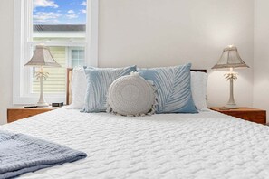 5 bedrooms, desk, iron/ironing board, travel cot