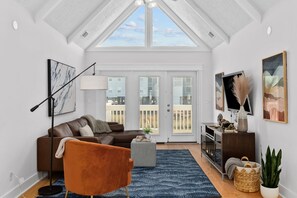 Smart TV, fireplace, stereo - Callahan's Castle - 5BR Beach House w/ Heated Pool (North Myrtle Beach)