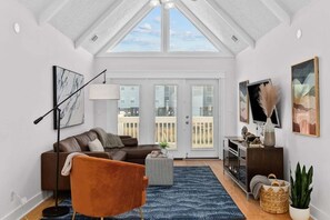 Smart TV, fireplace, stereo